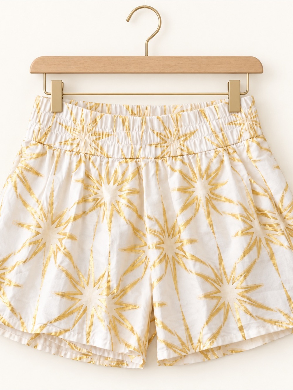 Elizabeth McCarthy White & Gold Starburst Women’s Shorts Size Small EUC